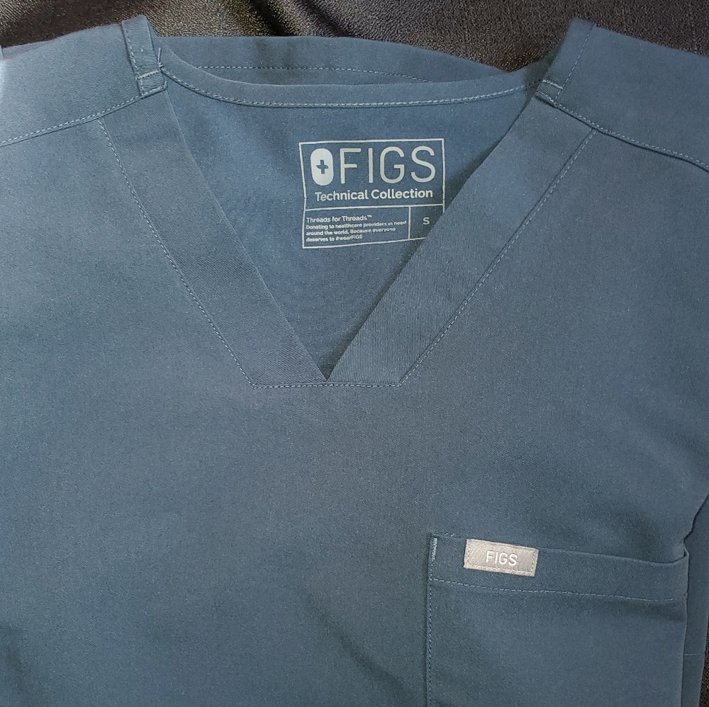 Figs Dark Harbor top